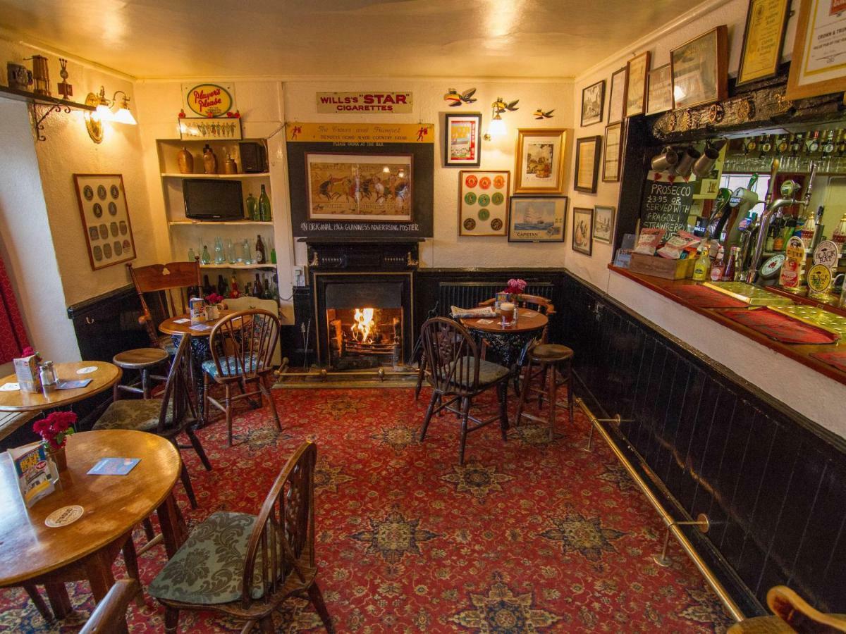 Crown And Trumpet Inn Броадвэй Экстерьер фото